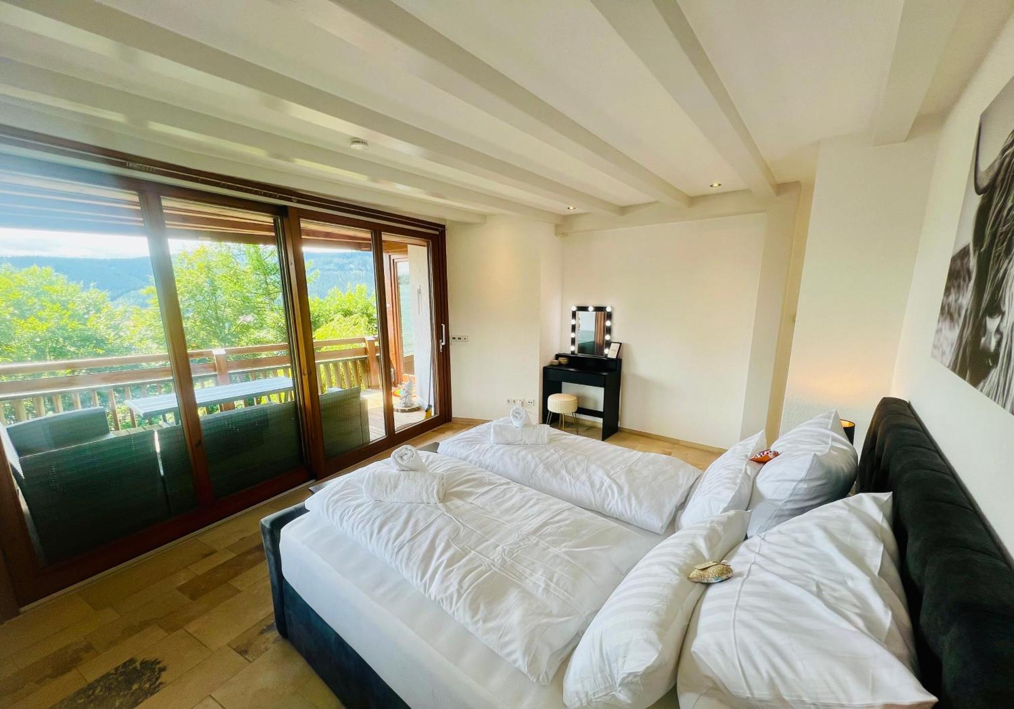 Panoramablick Mit Privatparkplatz, 2 Balkone Und 1,5 Baeder Apartman Titisee-Neustadt Kültér fotó