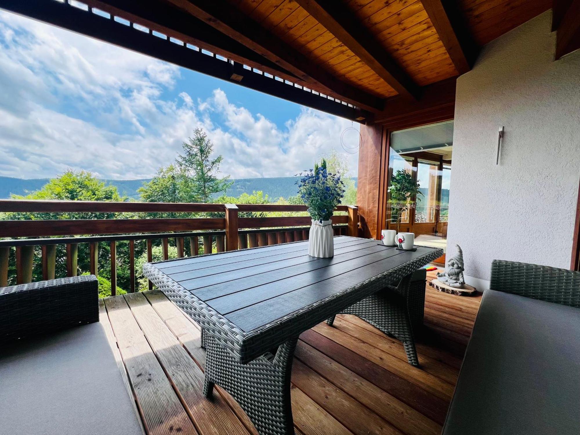 Panoramablick Mit Privatparkplatz, 2 Balkone Und 1,5 Baeder Apartman Titisee-Neustadt Kültér fotó