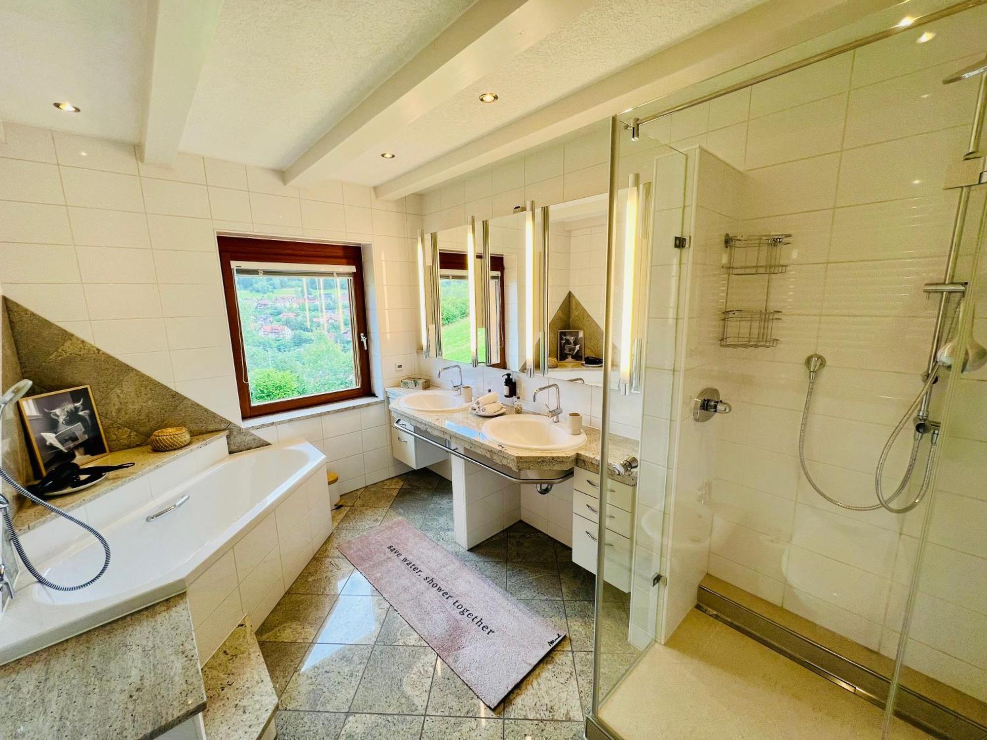 Panoramablick Mit Privatparkplatz, 2 Balkone Und 1,5 Baeder Apartman Titisee-Neustadt Kültér fotó
