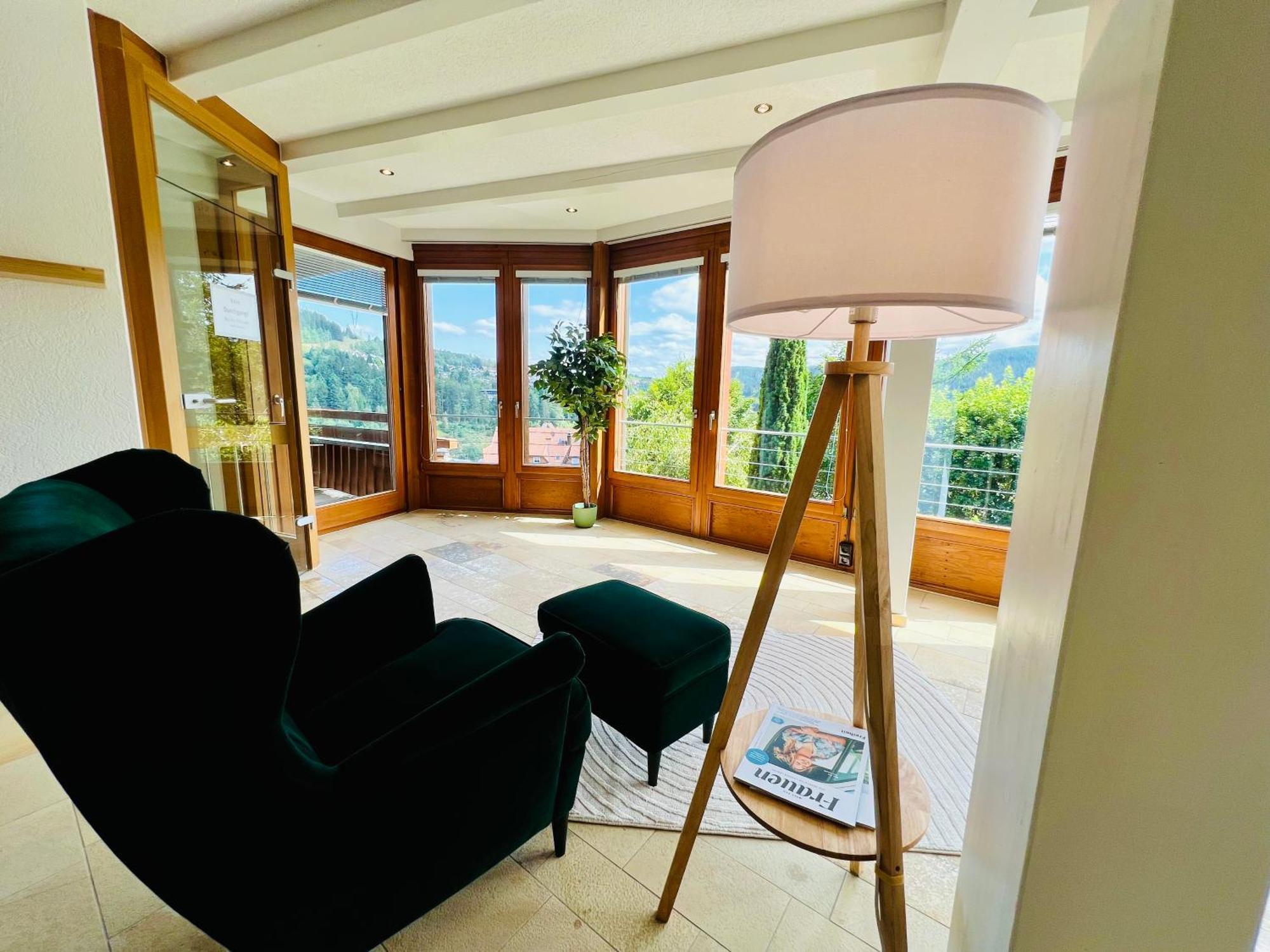 Panoramablick Mit Privatparkplatz, 2 Balkone Und 1,5 Baeder Apartman Titisee-Neustadt Kültér fotó