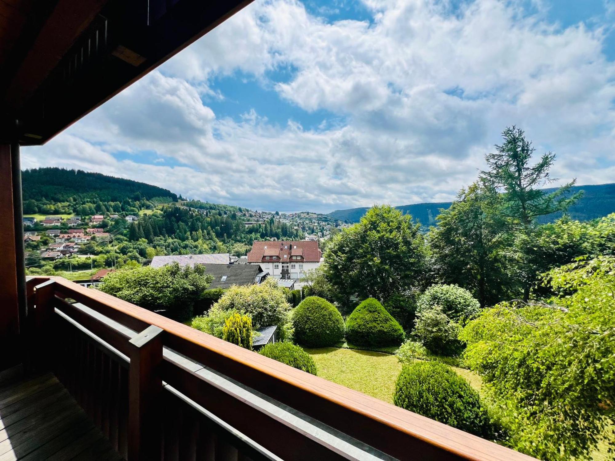 Panoramablick Mit Privatparkplatz, 2 Balkone Und 1,5 Baeder Apartman Titisee-Neustadt Kültér fotó