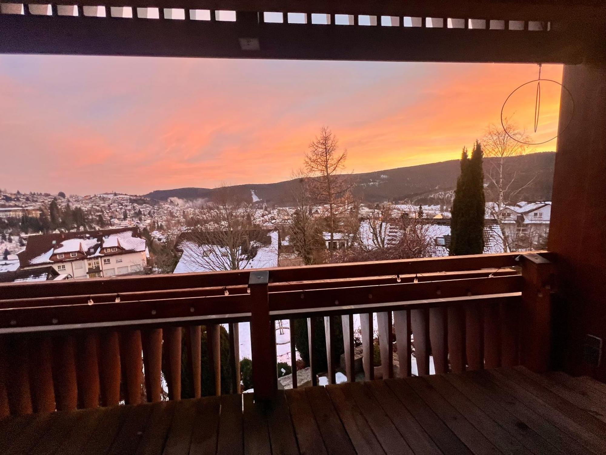 Panoramablick Mit Privatparkplatz, 2 Balkone Und 1,5 Baeder Apartman Titisee-Neustadt Kültér fotó